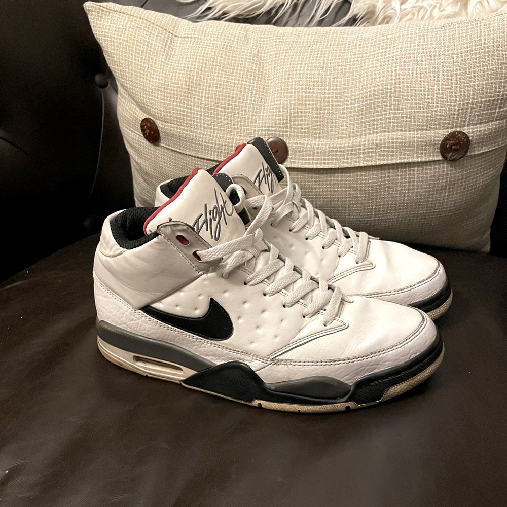 Nike air flight size 9 good condition